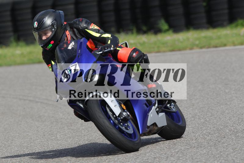 /Archiv-2025/10 23.04.2025 Cornu Master School ADR/gruen-vert/47